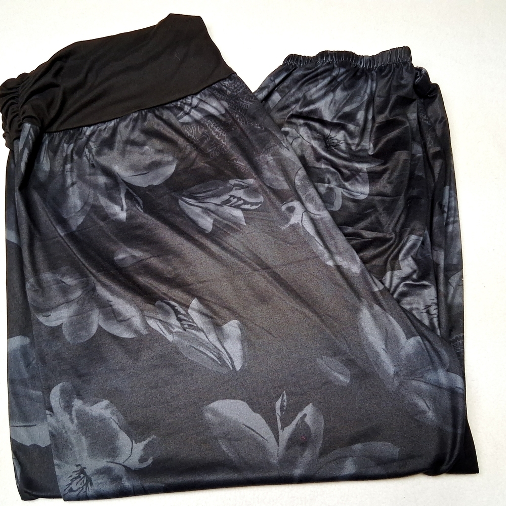 6X Floral Black Women's Pants